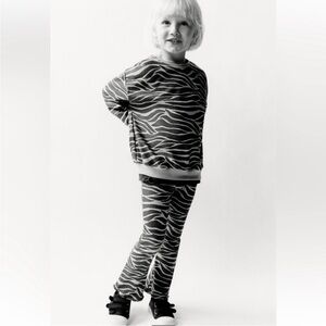 ZARA SWEATSHIRT AND LEGGINGS PLUSH MATCHING SET